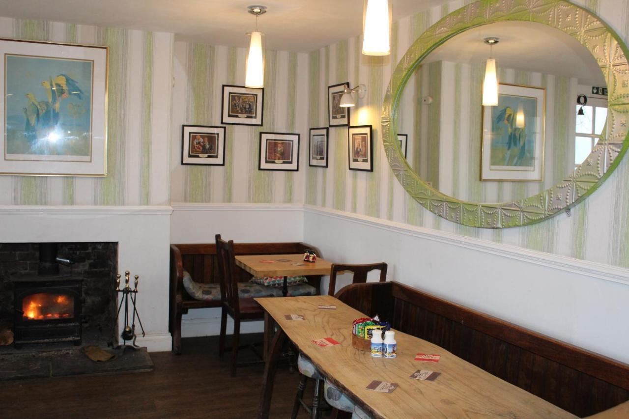 The Old Red Lion 호텔 테임 외부 사진